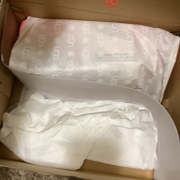 Brand New Ugg sandal - Picture 2 of 3